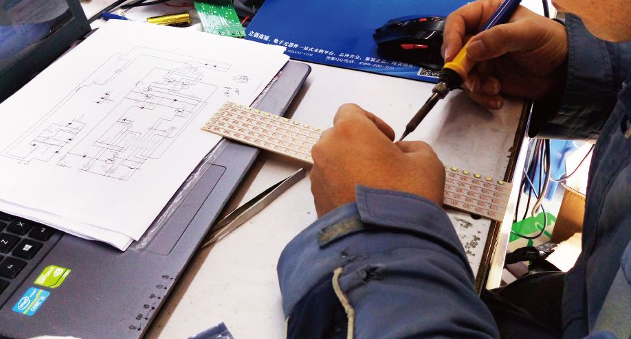 加強研發(fā)，發(fā)揮OEM優(yōu)勢，把“品牌”之路走得更長遠