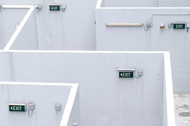 智能疏散系統(tǒng)相比于傳統(tǒng)應(yīng)急疏散燈，到底強(qiáng)在哪？