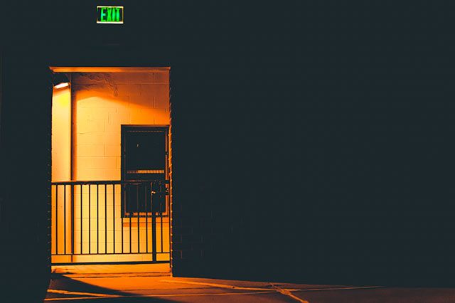 智能疏散指示系統(tǒng)相比于傳統(tǒng)應(yīng)急燈具，有哪些優(yōu)勢(shì)？